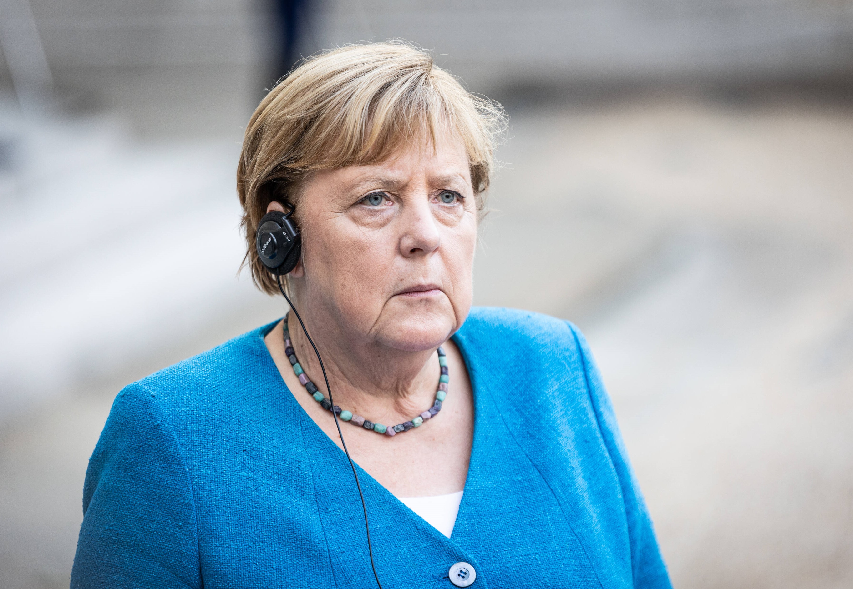 Jetzt soll Merkel Putin stoppen! Kann nur noch die Alt-Kanzlerin helfen - vor Ihr hat Putin Respekt!