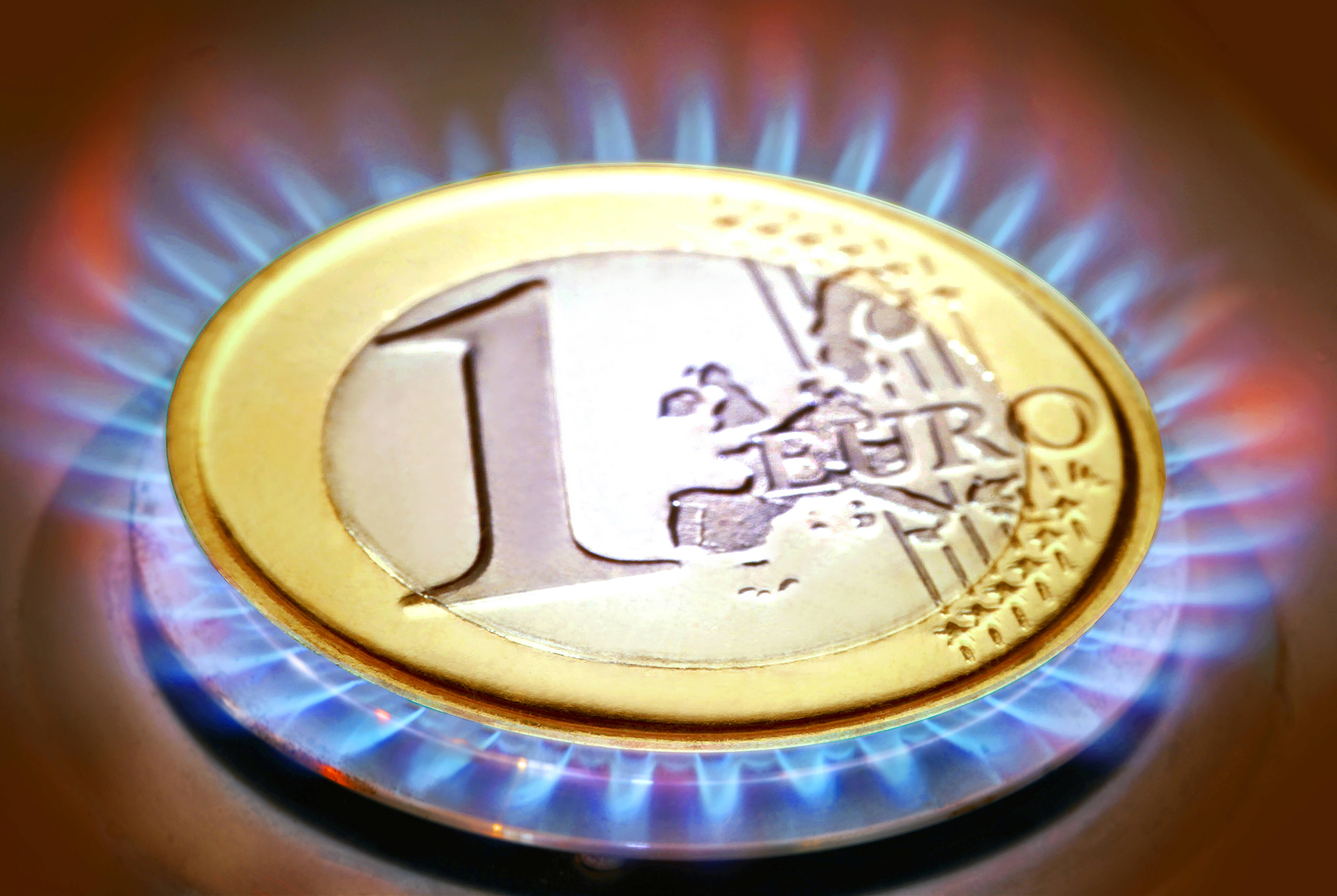 Nächster Teuer-Schock! Hunderte Versorgungsunternehmen erhöhen Preise für Strom und Gas für 2023!