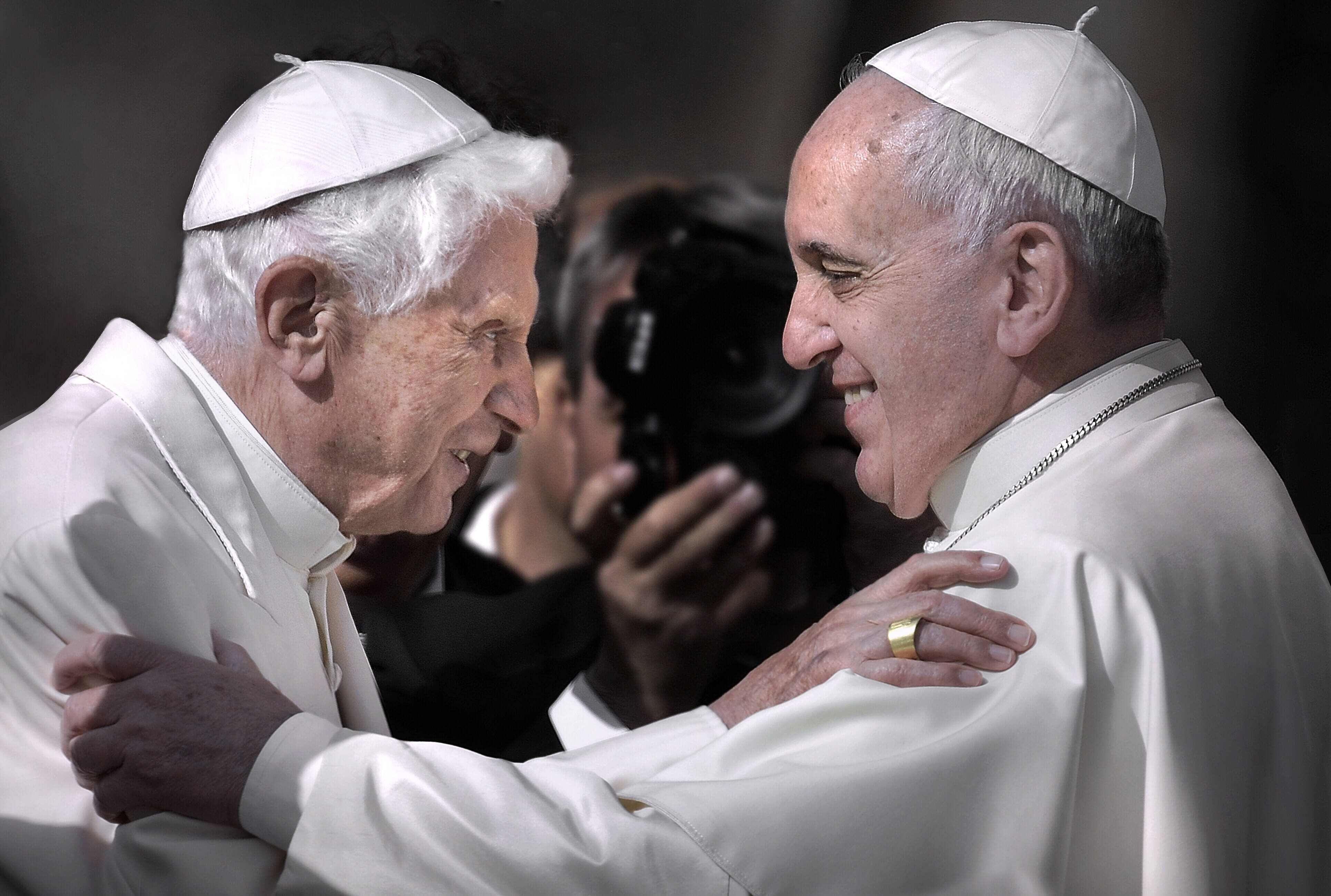 Der Papst ist tot! Trauer in Deutschland und im Vatikan - Papst Benedikt am Silvestermorgen gestorben
