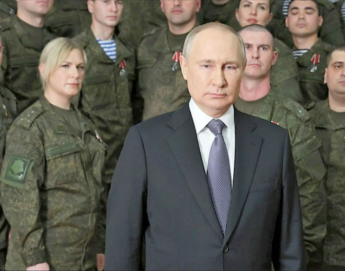 Wladimir Putin - mysteriöse Blondine an seiner Seite! Ist diese Frau seine geheime Sicherheitsagentin?
