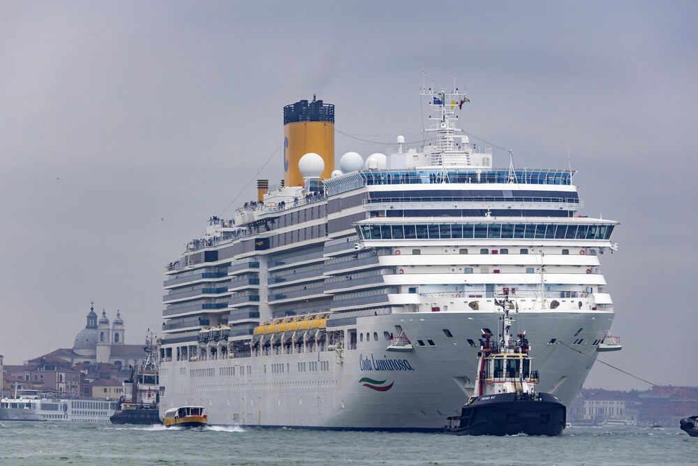 Todesfall auf Kreuzfahrtschiff! Frau stürzt von ihrem Balkon auf anderen Passagier - 1 Todesopfer!