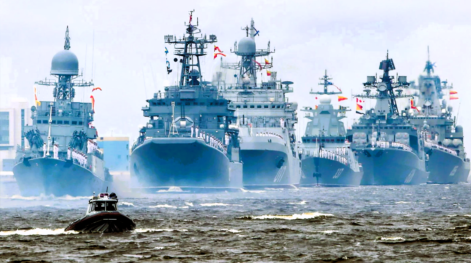 Putins Marine läuft aus! Über 100 Schiffe auf dem Weg Richtung Ostsee und Pazifik! 