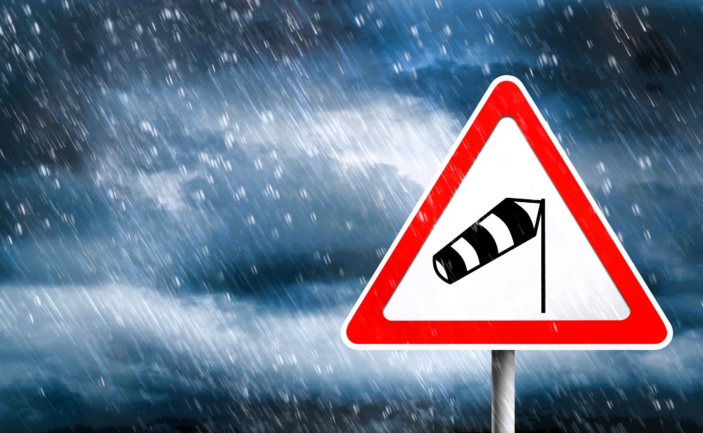 Schwere Unwetter-Warnung zum Wochenende! Kaltfront mit Sturm und Hagel kommt - meiden Sie Parks und Wälder!