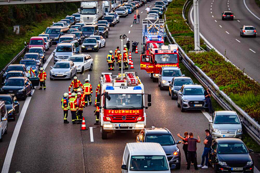 Schwerer Unfall auf der Autobahn - 12-jähriges Kind zieht sich schwere Verletzungen zu