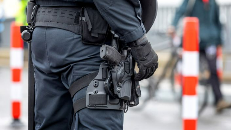 Regensburg - Deutscher Mann stößt syrischen Flüchtling von Brücke! Schock-Tat erschüttert Deutschland