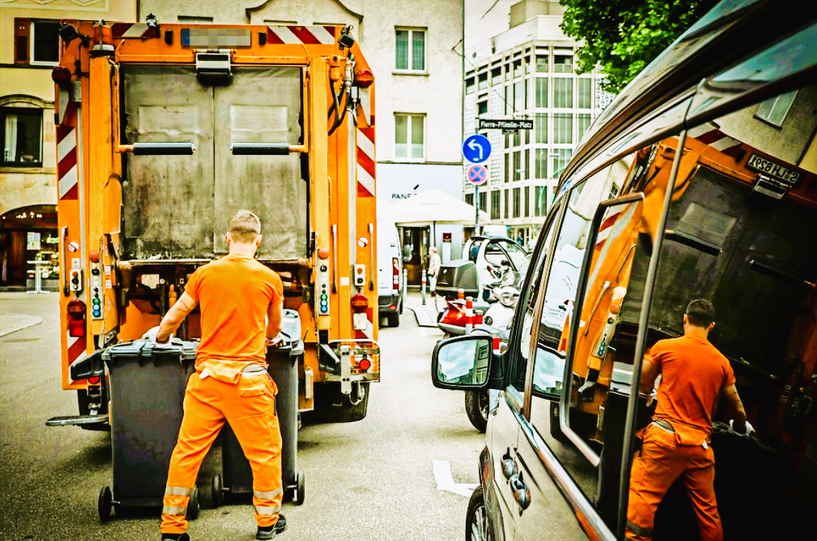 Eilmeldung! Müllwagen überrollt Radfahrerin - Sie hatte keine Überlebenschance. Tödlicher Unfall