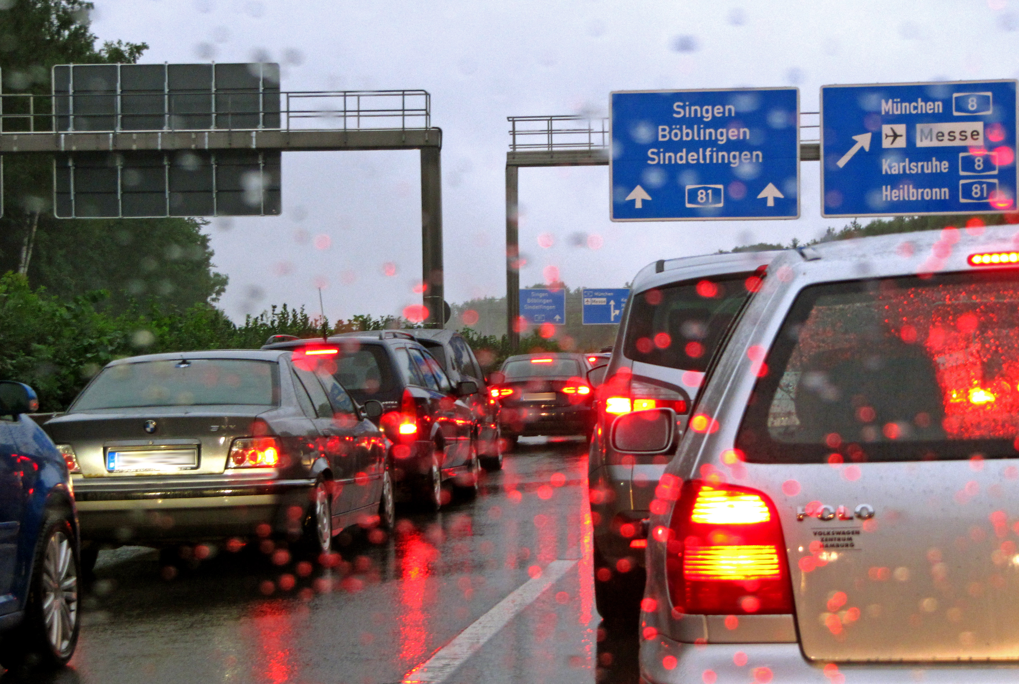 Stau! Autobahn in beide Richtungen gesperrt nach schwerem Unfall!