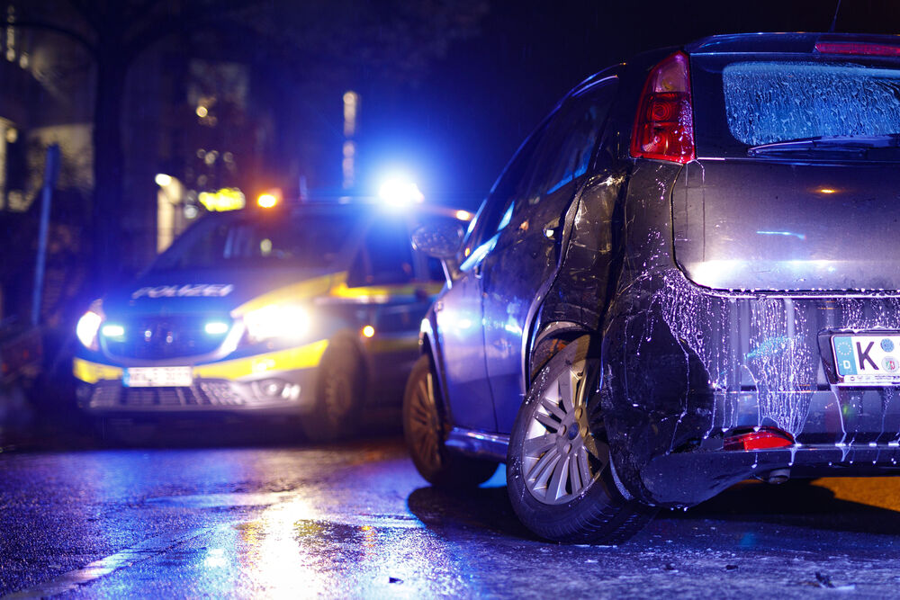 Unfall-Tragödie! Besoffener BMW-Fahrer kracht in einen Jeep - Opfer stirbt im Krankenhaus