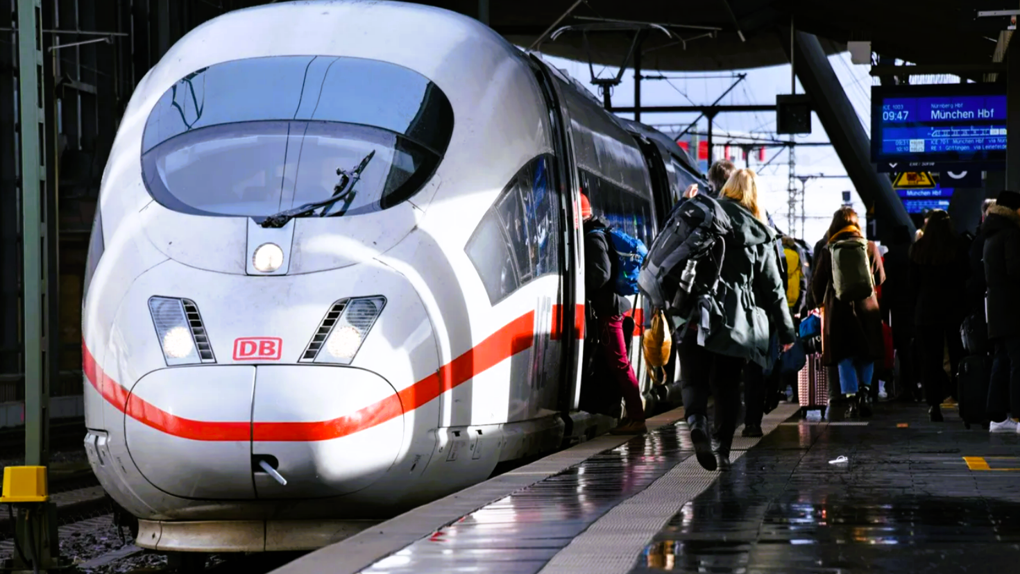 Eilmeldung! Mutter und Kind von ICE erfasst - Tragödie am Bahnhof, Mutter tot!