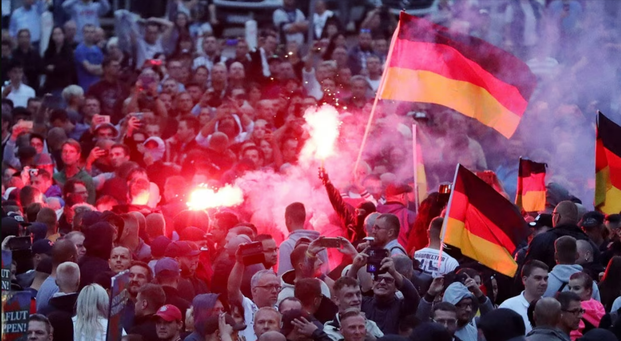 Eilmeldung! Angriff auf SPD-Mitglieder - Rechtsextremen attackieren Kundgebung!