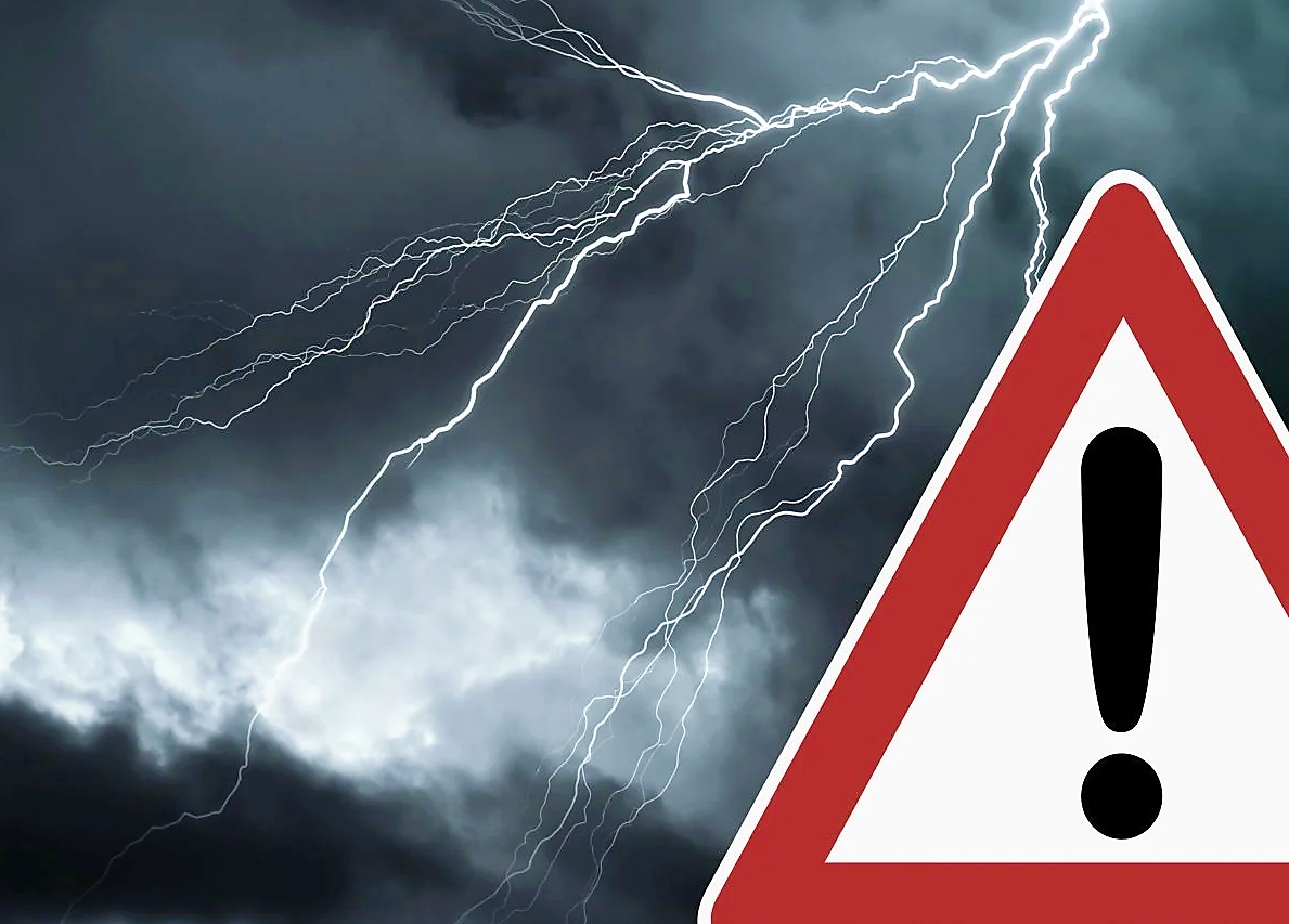 Wetterwarnung! Unwetterwand rollt über Deutschland und vertreibt den Sommer!