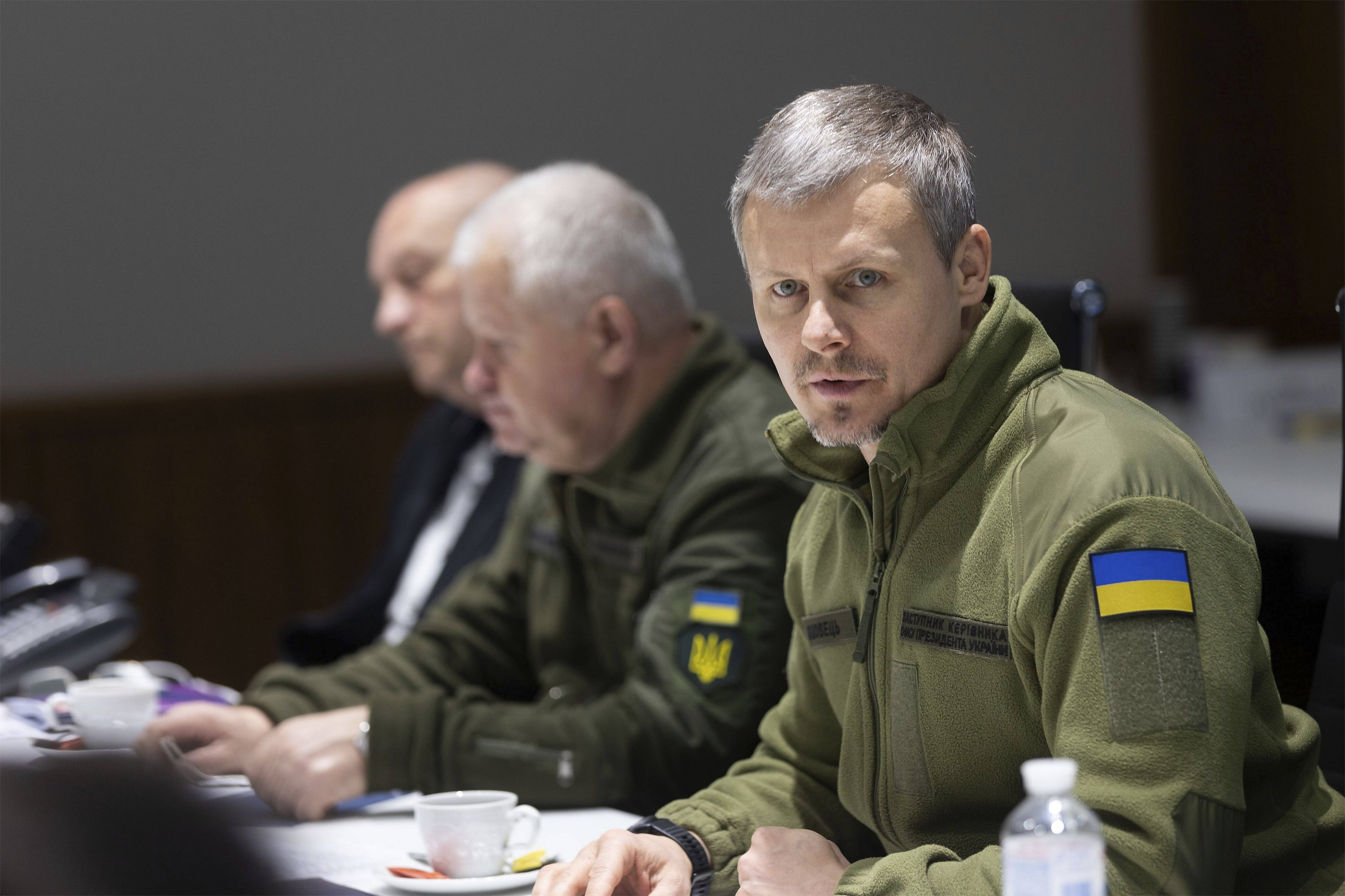 Panzer und Kampfjets für die Ukraine? - Selenskyjs Verteidigungsminister erwartet modernste Waffen!