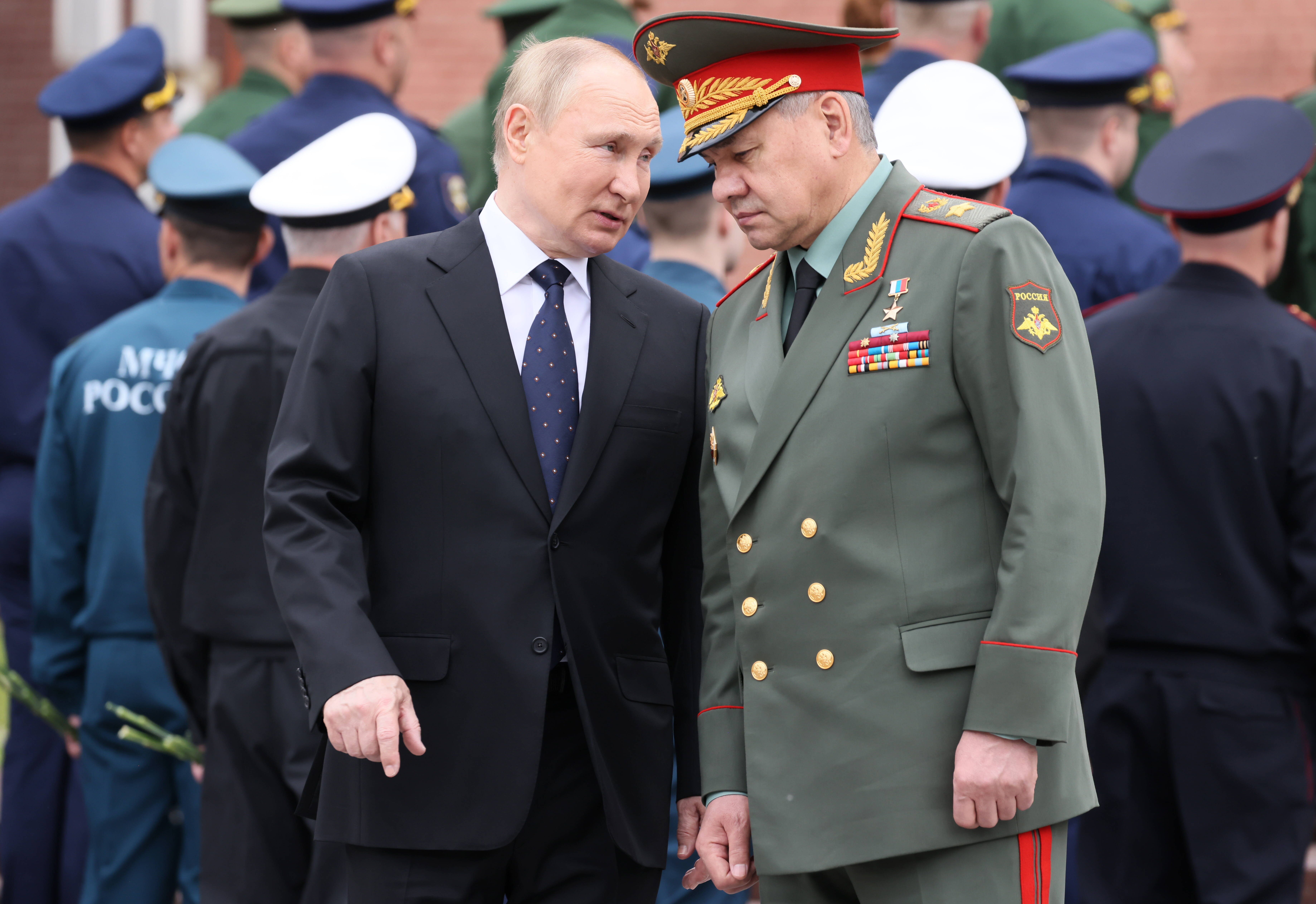 Putin betrunken? Dieses Video schockt Russland Wirrer Auftritt von Putin - "Ukraine hat angefangen!"