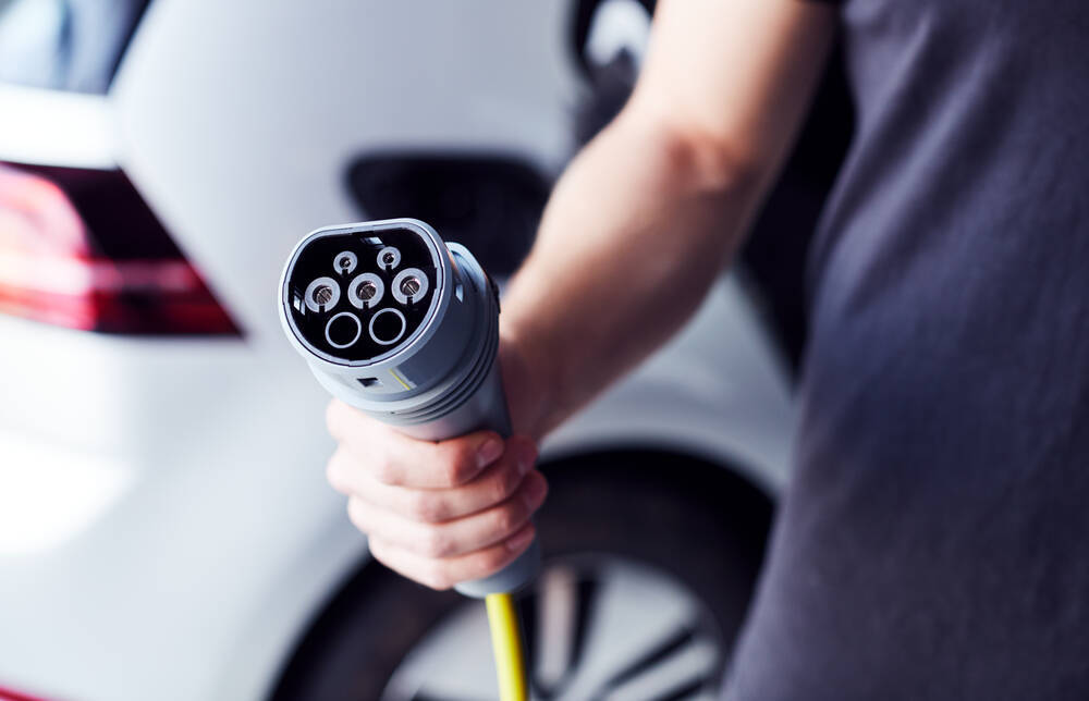 Das Ende der E-Autos? E-Autos jetzt angeblich dreckiger als Verbrenner - Experte schlägt Alarm!