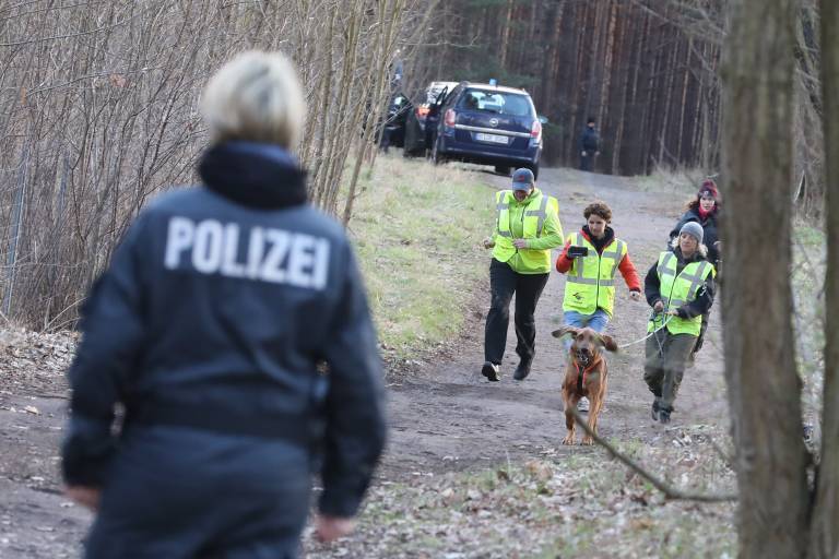 Erneut Messerattacke! Hamburg - Frau von Messerstecher schwer verletzt! Täter auf der Flucht!