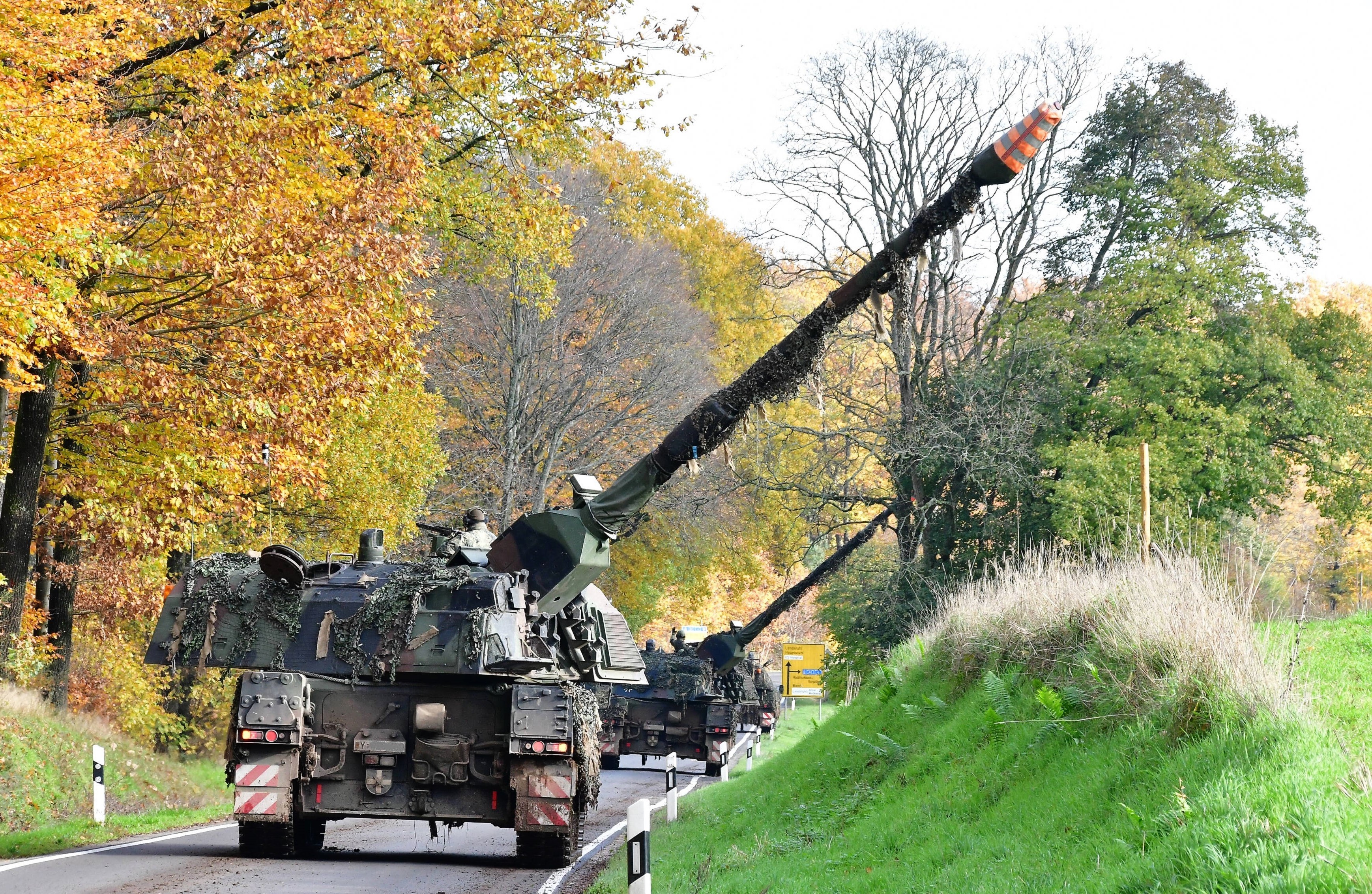 Dramatisches [Video ]▶️ aufgetaucht! Deutsche Panzerhaubitze feuert auf russische Stellung! 