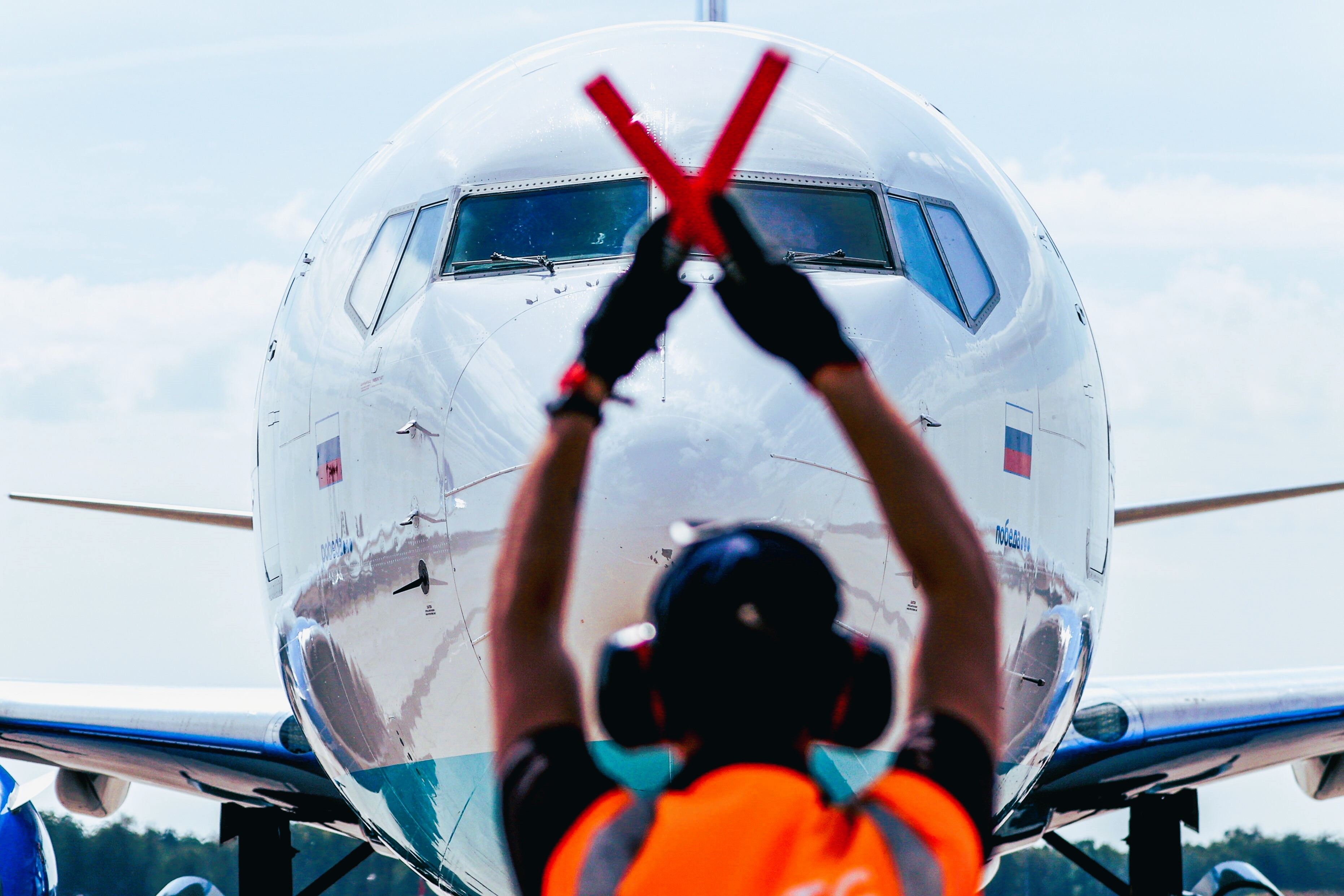 Notlandung! Feuer an Bord einer Boeing - Passagiermaschine muss Flug abbrechen, bange Minuten für die Passagiere!