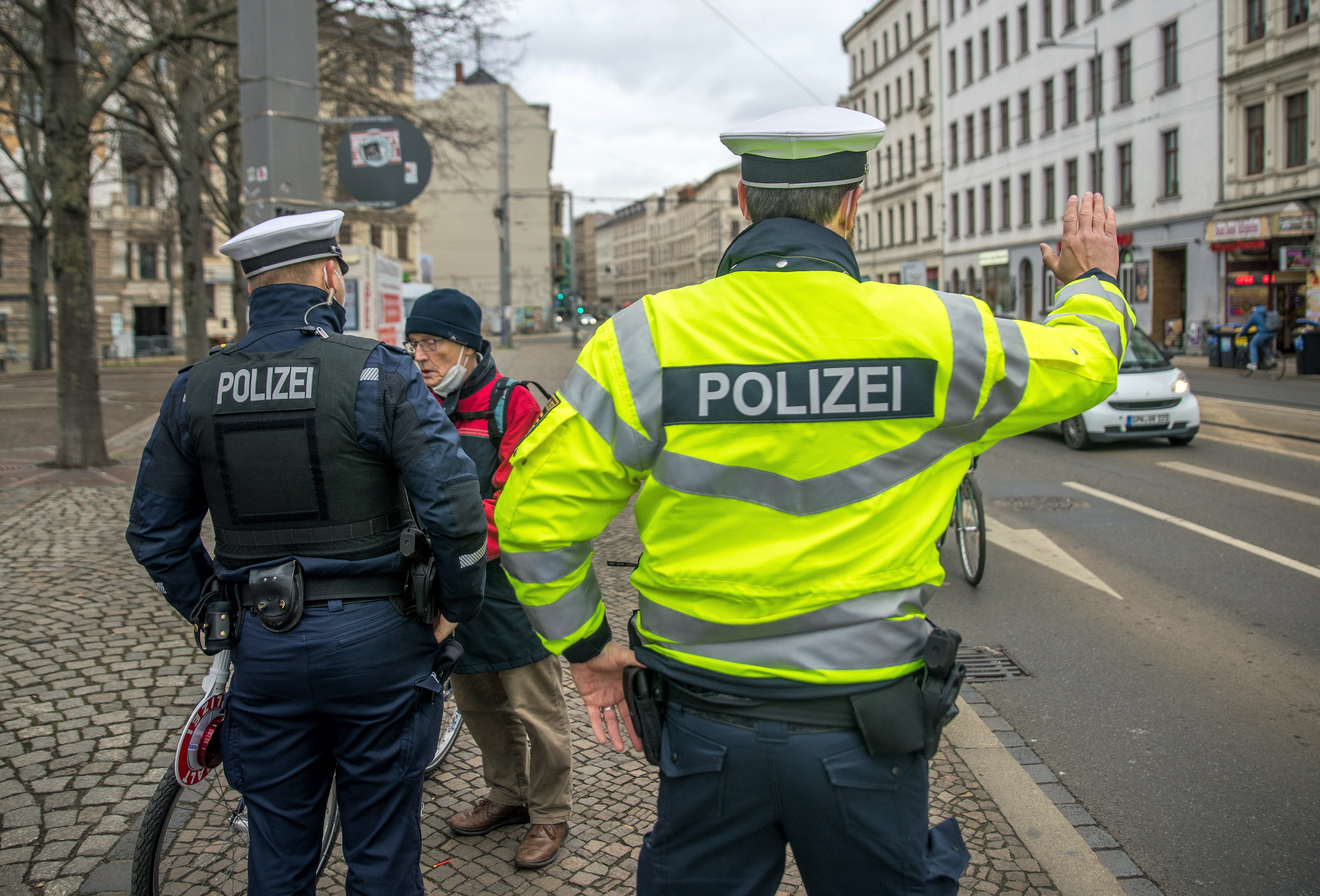 Bonn! Leiche steckte kopfüber in einem Gully - Schrecklicher Mord entdeckt!