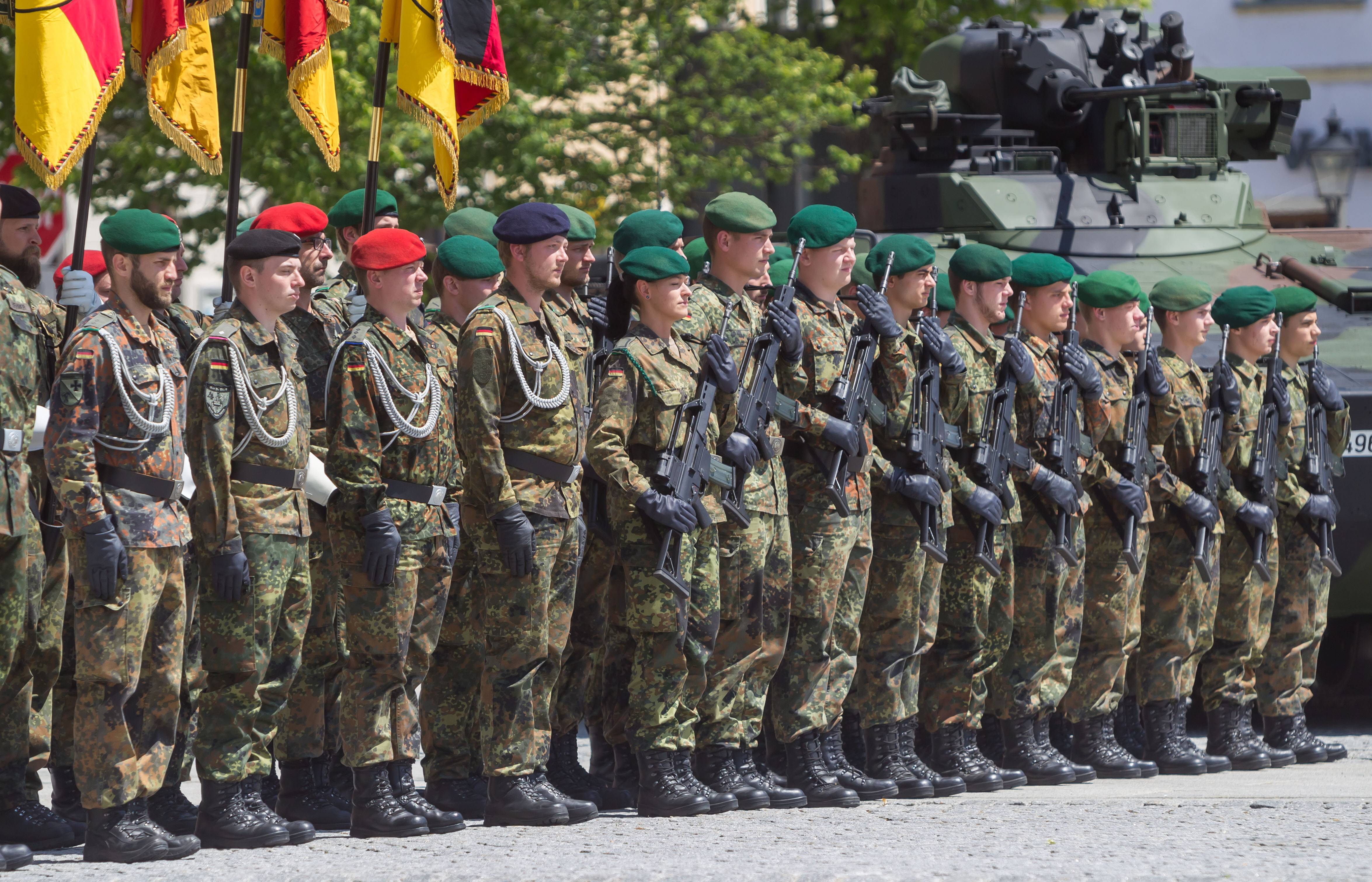 Pistorius lässt Köpfe rollen! Verteidigungsminister schmeißt zahlreiche Bosse der Bundeswehr raus!