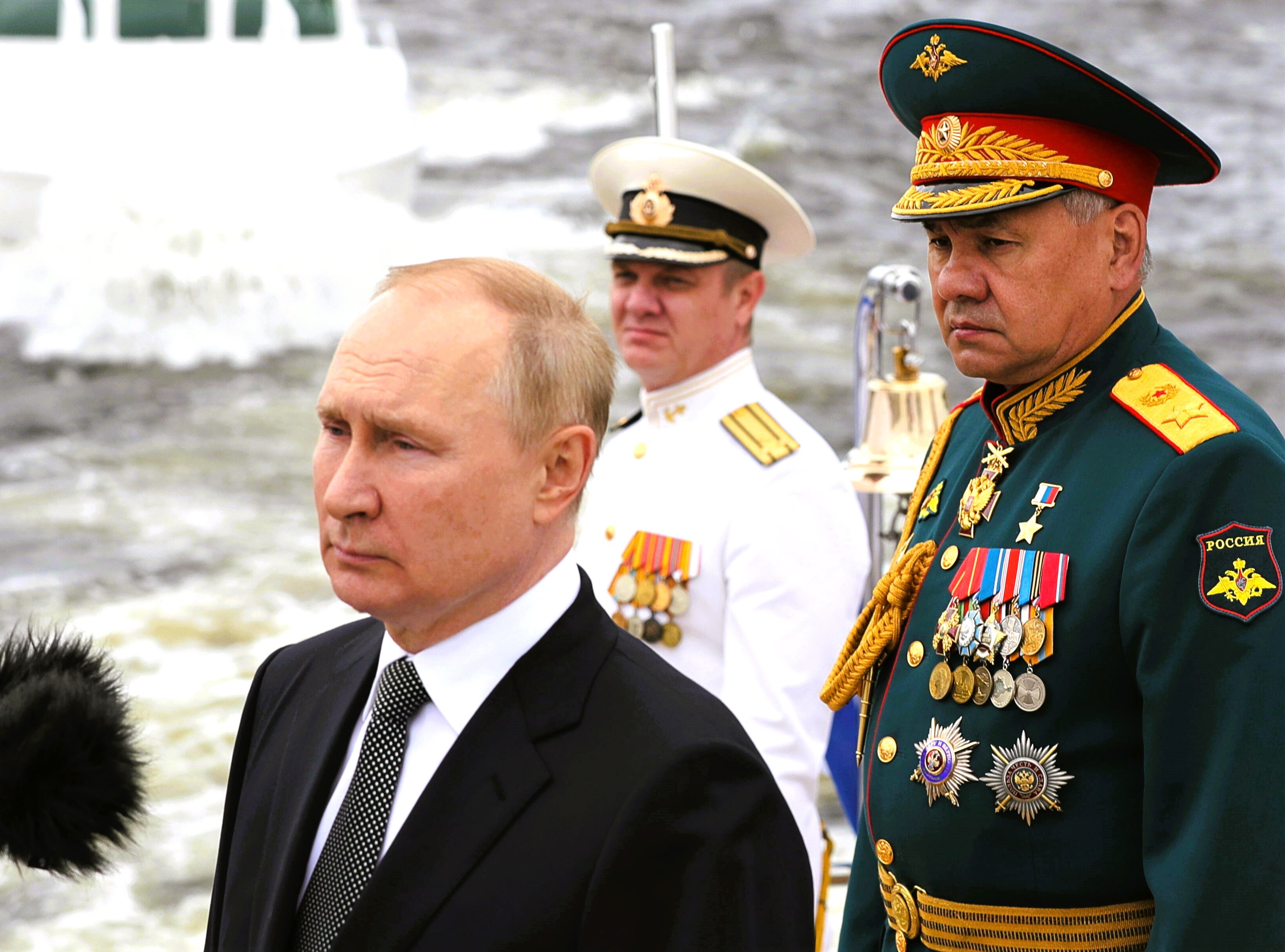 Eilmeldung! 15 Russische Kriegsschiffe ausgelaufen - sie sind mit mehr als 40 Langstrecken-Raketen bewaffnet!