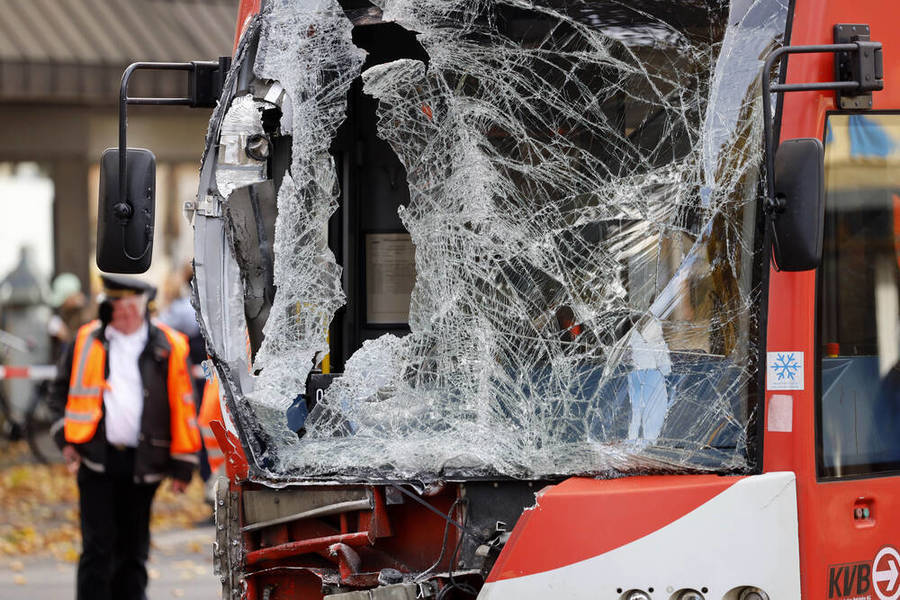 Schüler stürzt vor anfahrenden Bus - Ermittler haben schlimmen Verdacht