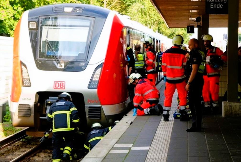 Mutter vergisst Jungen (10) im Zug! Unglaublicher Vorfall beim Umsteigen in Flensburg