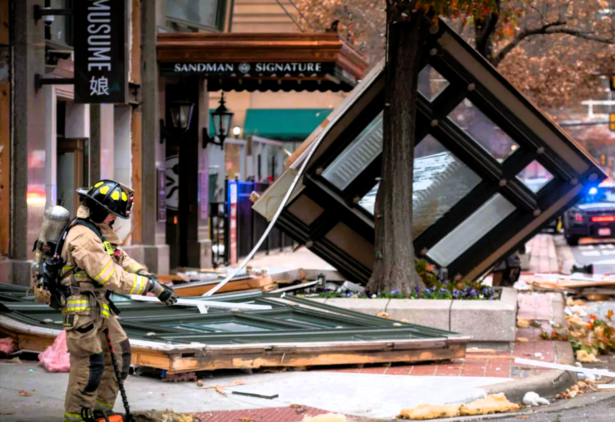 Explosion zerreißt Hotel! Mindestens 20 Verletzte, Lage unübersichtlich, Rettungskräfte vor Ort!