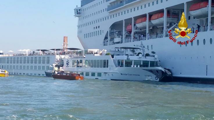 Mann springt absichtlich von Kreuzfahrtschiff! Mann springt nach Streit mit Familie über Bord 