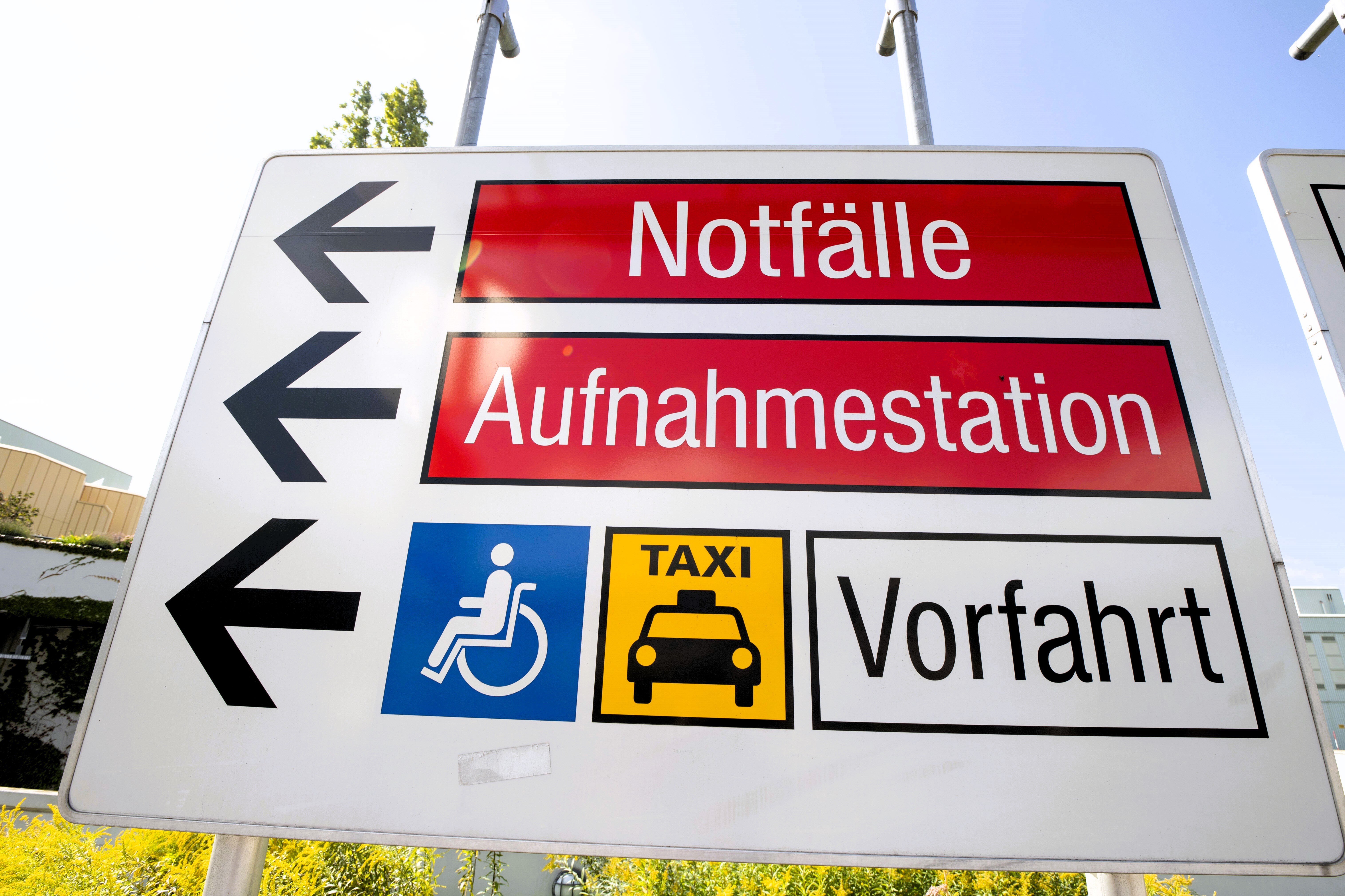 Not-Op! Blutige Messerstecherei in Bayern - Teenager (17) sticht Mann nieder