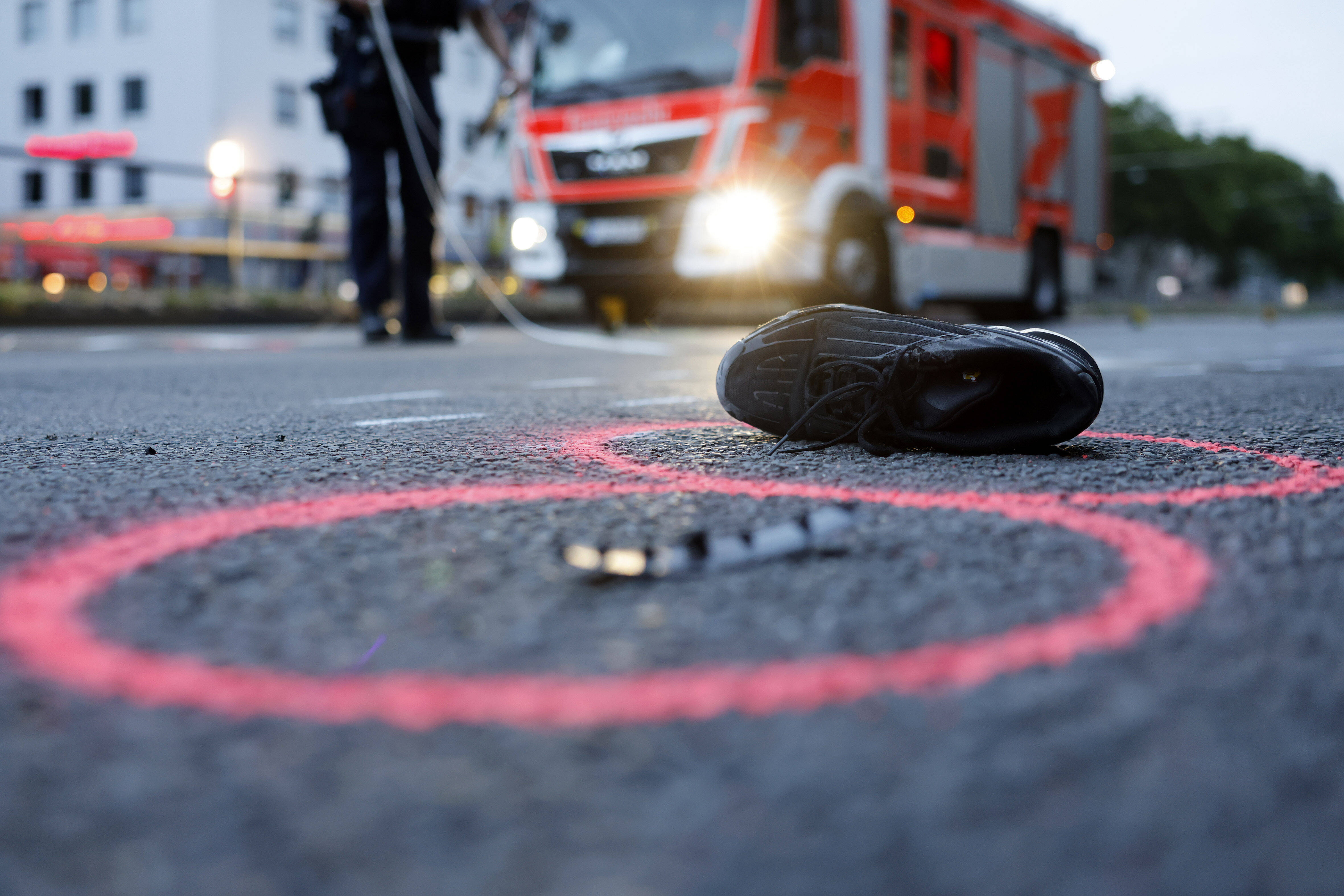 Toter Motorradfahrer bewegt sich plötzlich im Leichensack - Reporter sieht es